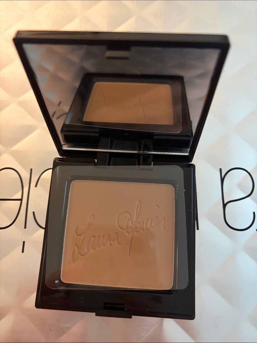 laura mercier Matte Pressed Powder Bronzer - Light Brown